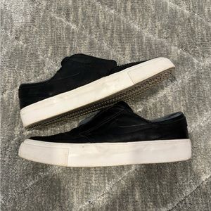 Nike SB Leather Slip On Janoski